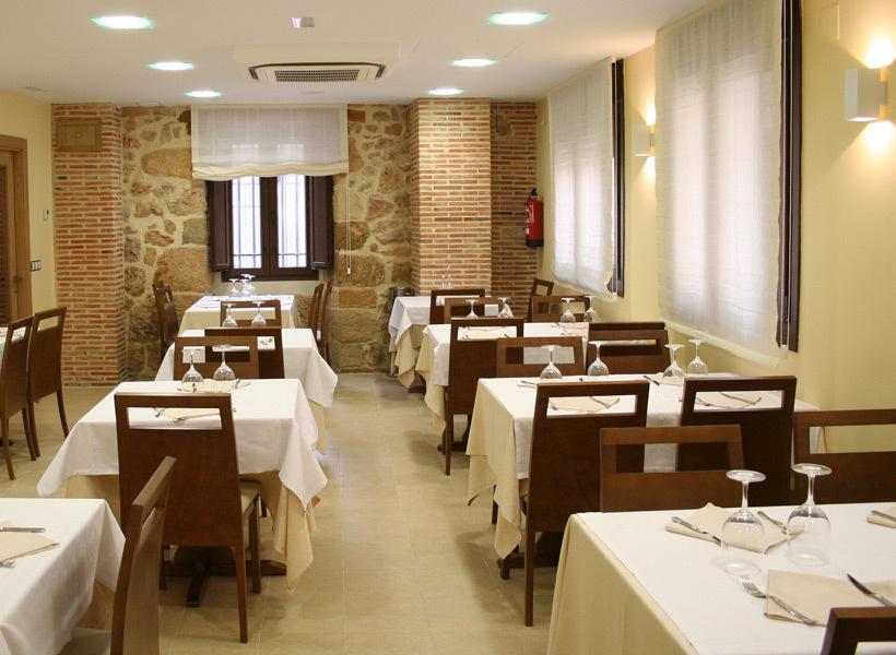 Hostal Restaurante La Muralla Oña Dış mekan fotoğraf